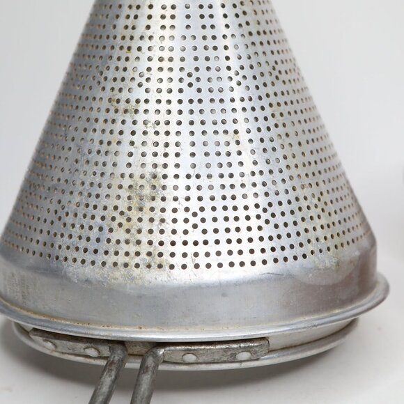 Vintage WEAR-EVER No.8 Aluminum Cone Chinois Strainer Colander Sieve Heavy Duty - Picture 7 of 15